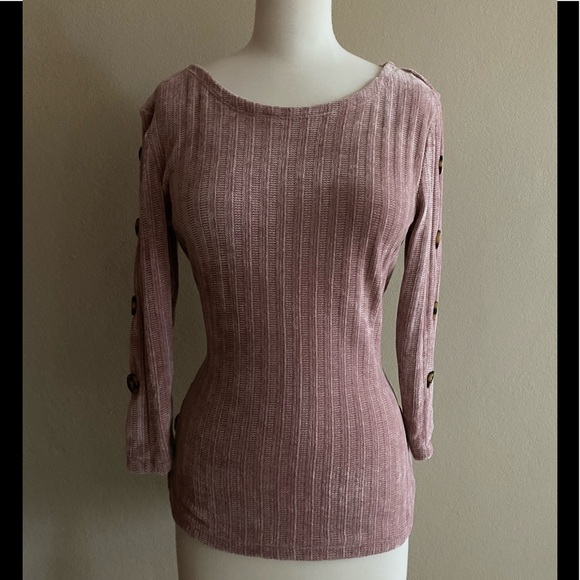 ⬇️CAROLYN TAYLOR 3/4 SLEEVE WITH BUTTONS TOP - Picture 2 of 5